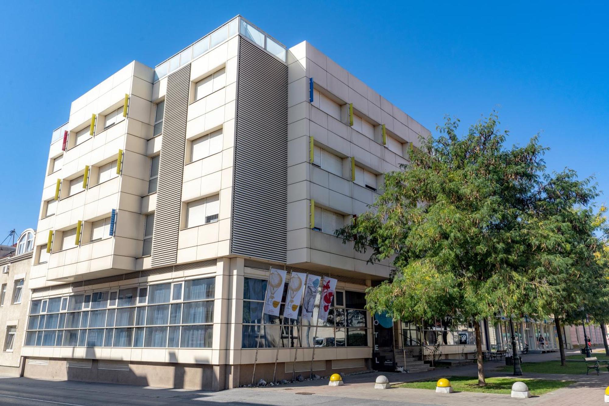 ביילובאר Artearia Hotel מראה חיצוני תמונה