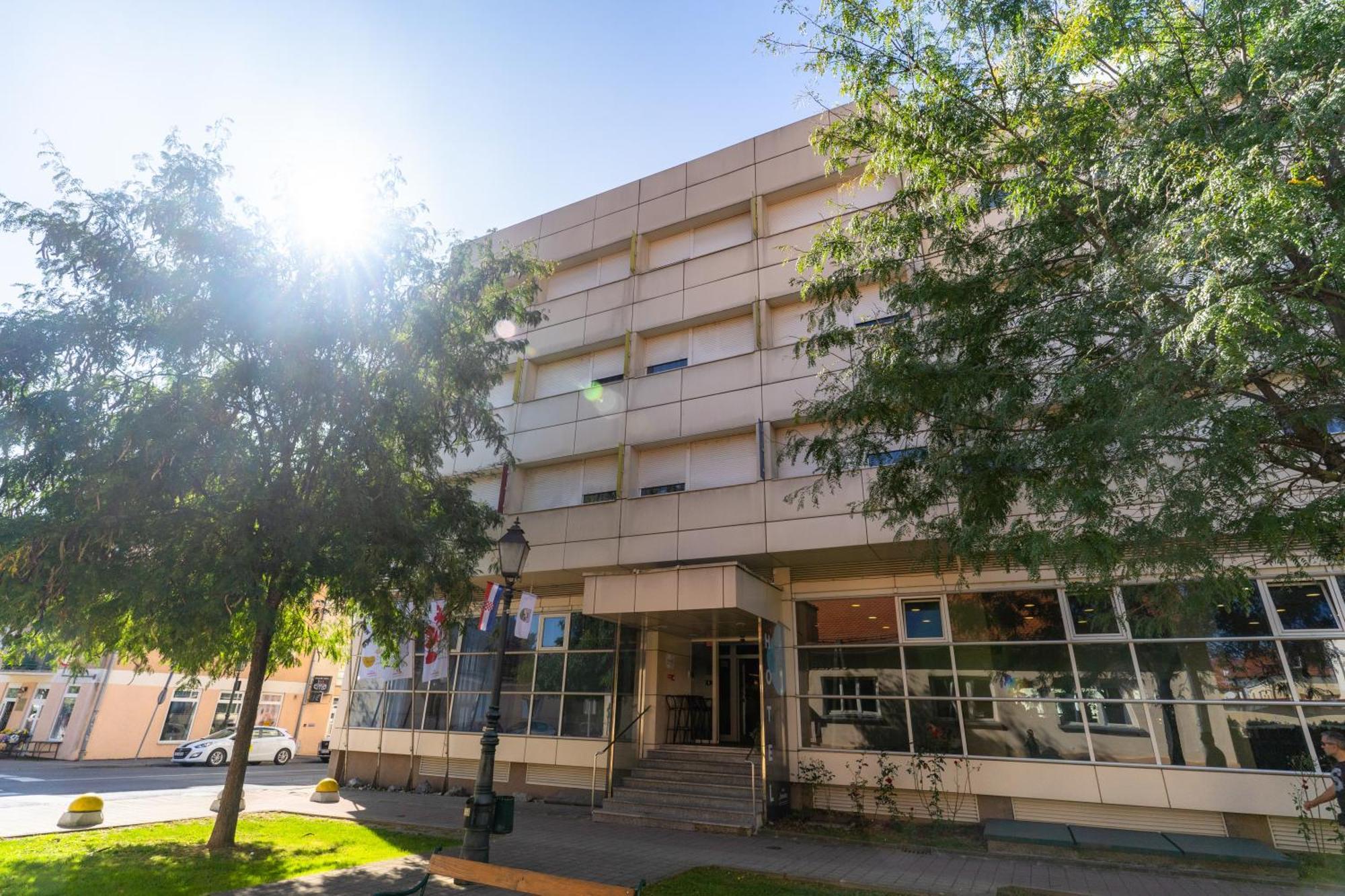 ביילובאר Artearia Hotel מראה חיצוני תמונה